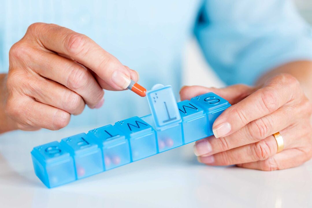 Recetar medicamentos antibacterianos para tratar la prostatitis.