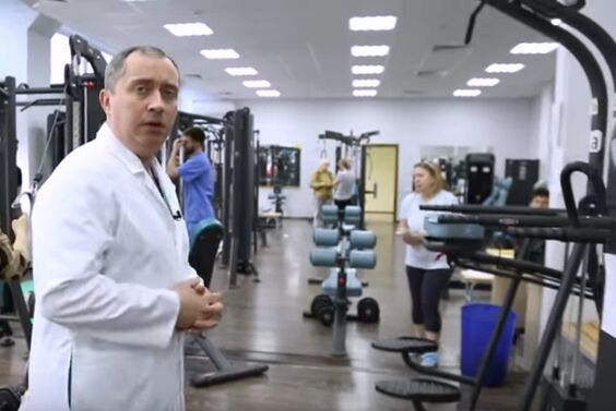 Clases en el gimnasio con osteocondrosis cervical